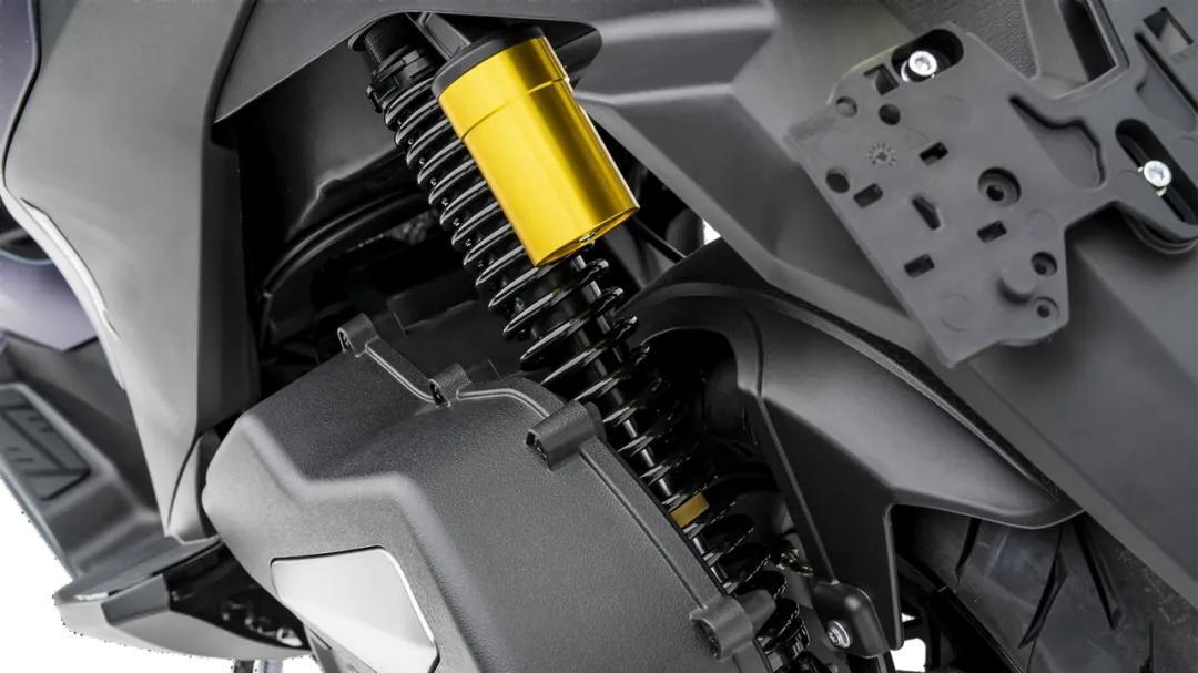 无极正式发布2025款SR250GT︱都改到点子上了！