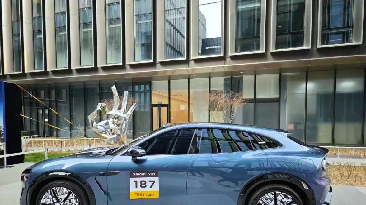 小米YU7内饰亮点曝光！零重力座椅与智能科技，超越同级车型