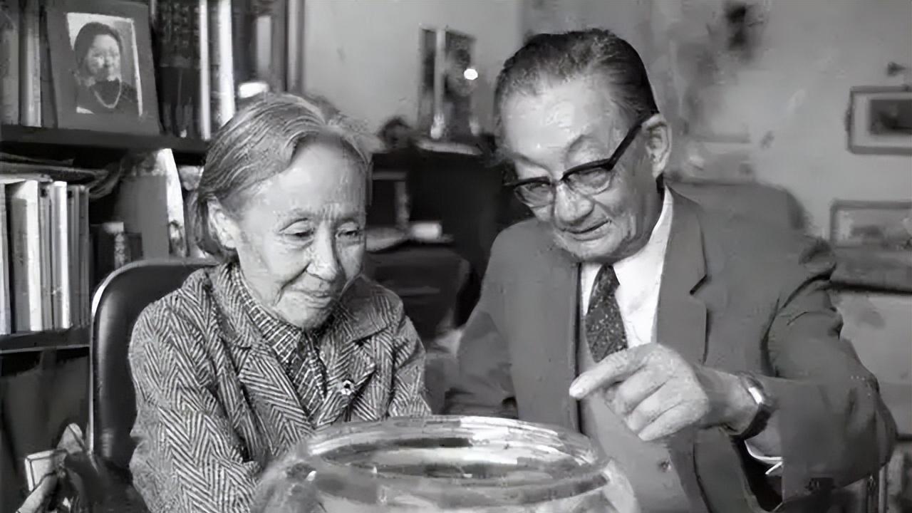 她是溥仪的亲妹妹，活到了2004年，临终前的一句话让人大为震撼