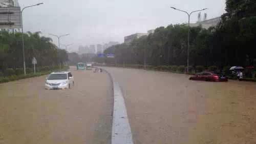 暴雨袭城，五大安全行车技巧要牢记