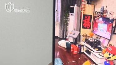 86岁老人被困过道四个月：社会与家庭的双重失责