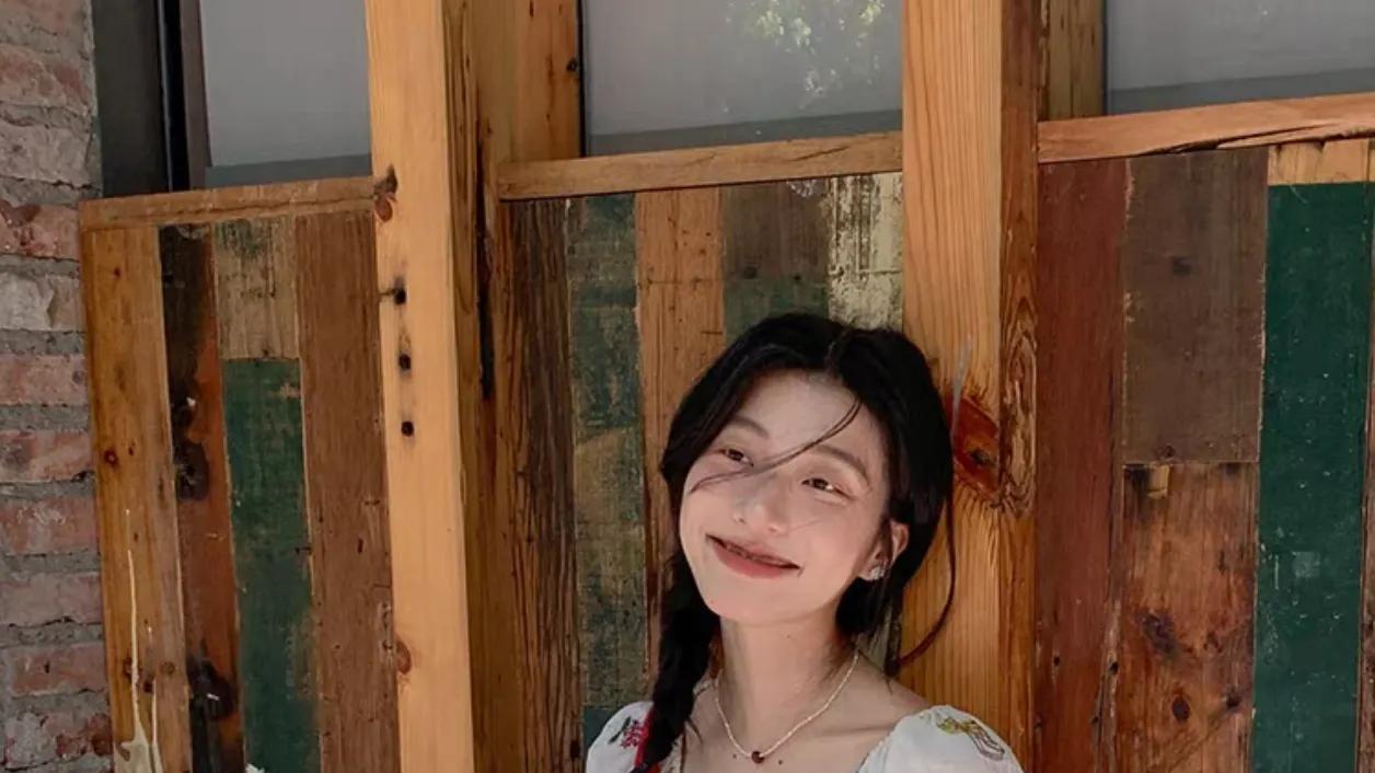 “衬衫+牛仔裤”是早秋的顶流吧！松弛又高级，有大女主气质