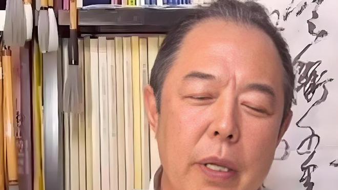 善恶到头终有报！66岁坐上轮椅的张铁林，已经活成了一个“笑话”
