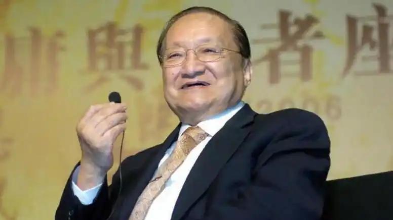 《天龙八部》中有三大高手，个个武功高强，连扫地僧都甘拜下风