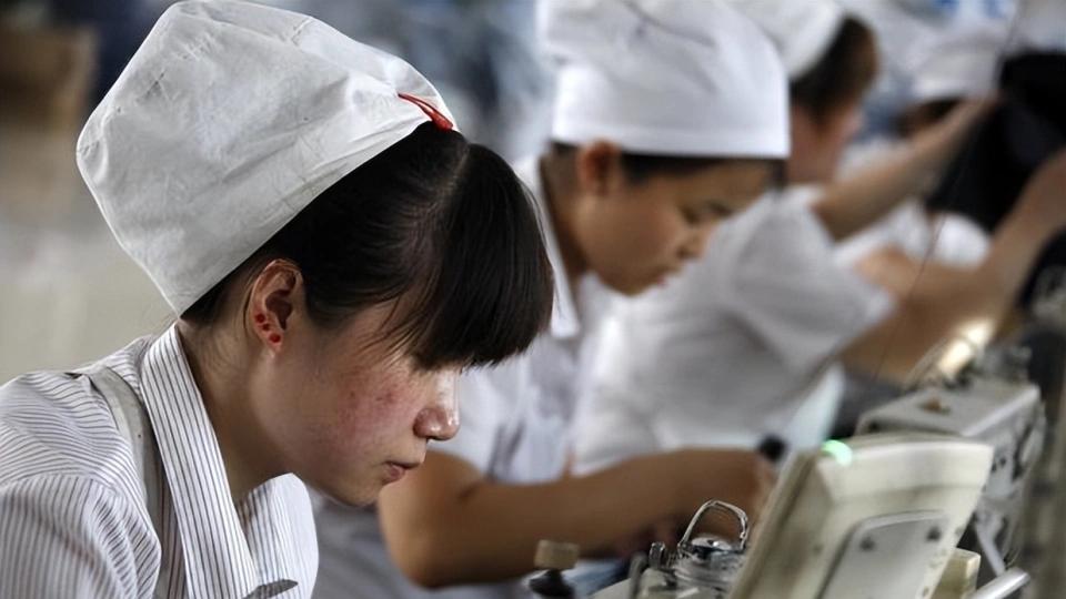 广东工厂招工荒！老板订单接到手软，但一个都不敢要，原因很现实