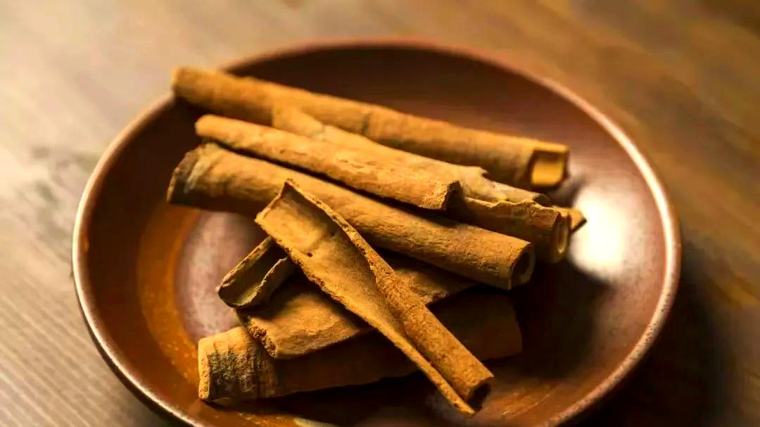 阳虚畏寒，用肉桂和附子温补没有用？换成益智仁，进补不上火