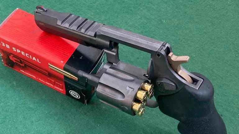 中国CS/LP8型转轮手枪及其衍生产品