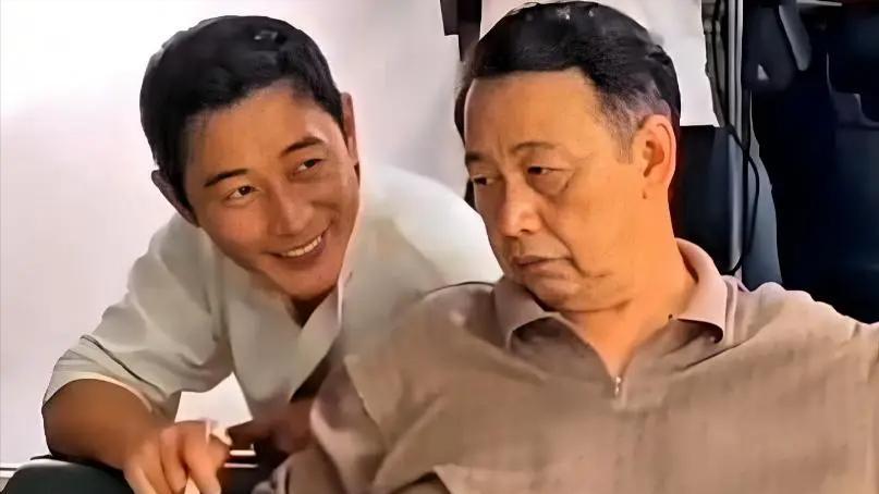 罗晋父亲告别仪式：唐嫣携父母低调送行，离婚的谣言不攻自破了