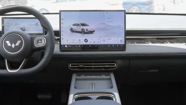 10w左右也能拿下的高续航中级轿车，五菱宏光2025款正式上市