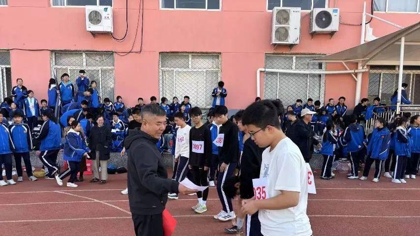 盐湖区第三高级中学成功举办“奔跑吧，少年”春季田径运动会