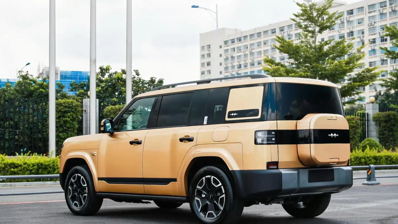 虽无六座，但方程豹钛7价格有诚意，城市方盒子四驱没必要？