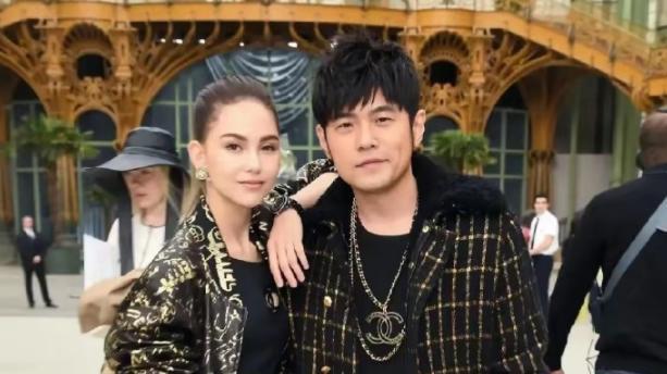 周杰伦豪赌输光10亿，还向黑帮借钱？杰威尔发声，评论区吵疯了