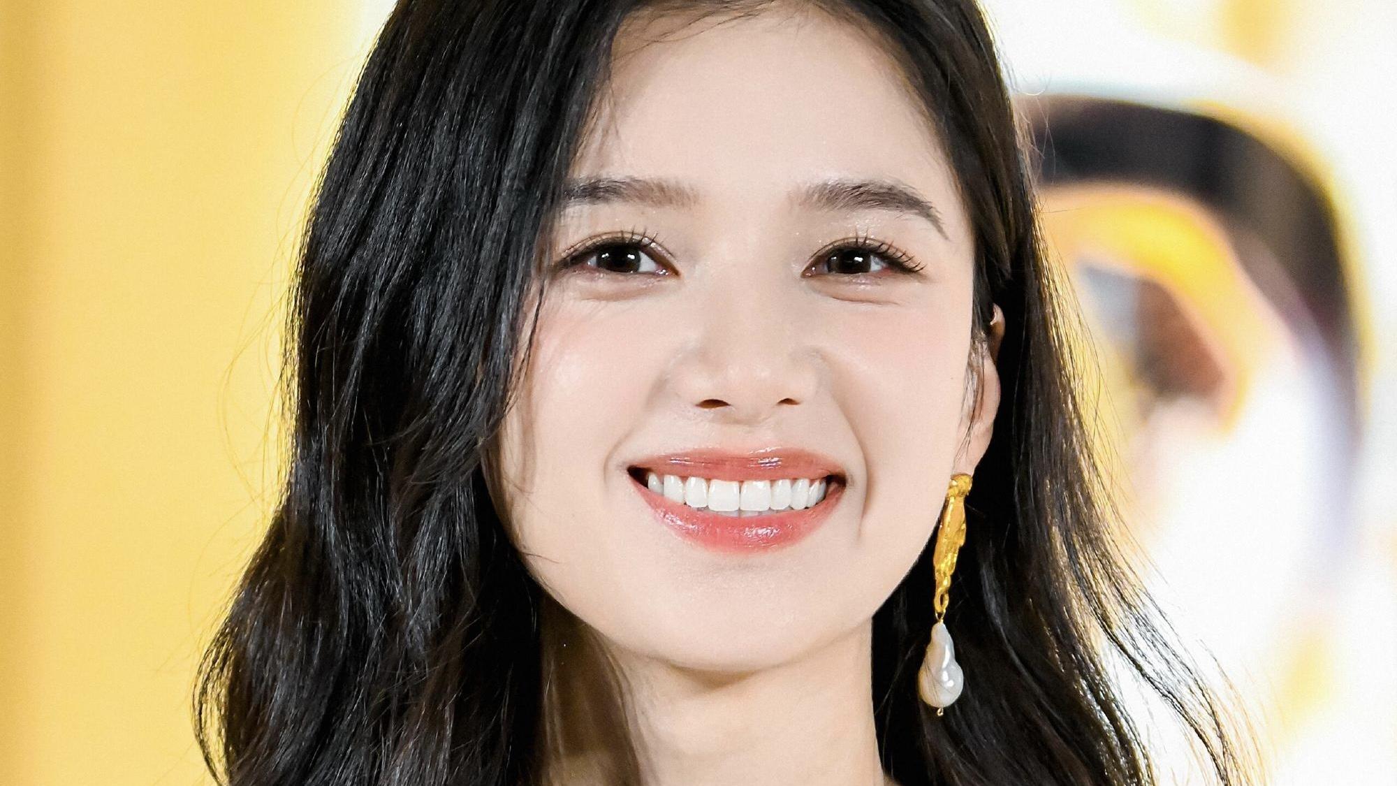 张婧仪生图直出封神！无修图颜值惊艳外媒，这才是真实力