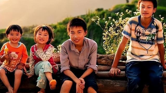 寒假回家，住的好憋屈，一张家庭照片，揭露穷人家孩子的无奈