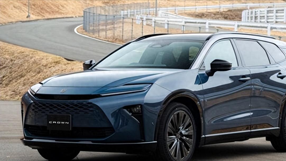 丰田皇冠Estate日本首发，定位于SUV与Wagon之间！