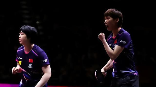 王曼昱蒯曼勇夺冠军，央视发文，邓亚萍高度评价，巴赫送礼引热议