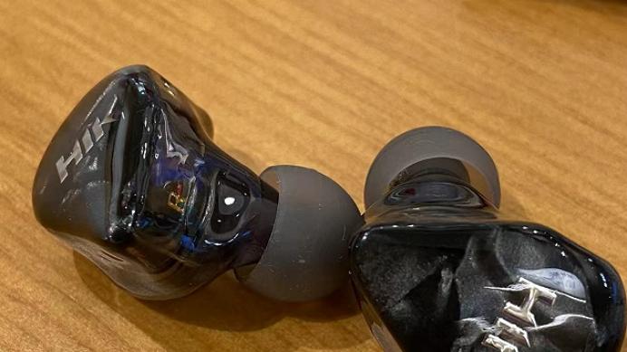 IEM有线耳机提供了音频私密和沉浸感