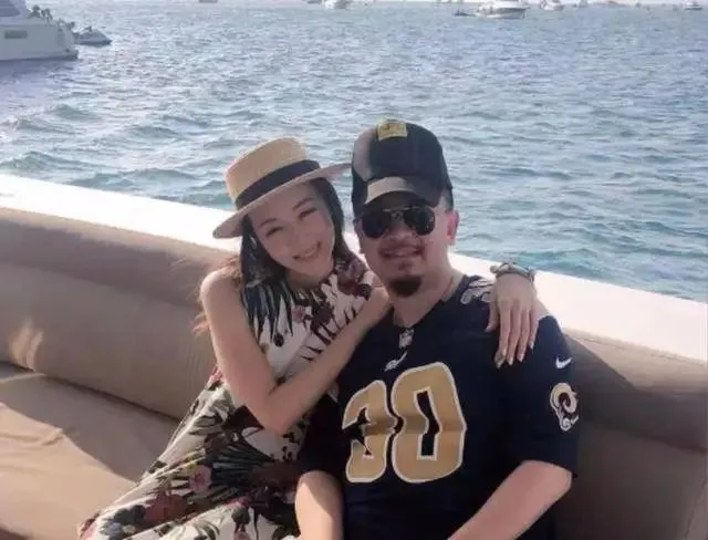 终于苦尽甘来！曲栅栅：嫁给落魄黄海波，任劳任怨“养夫”11年