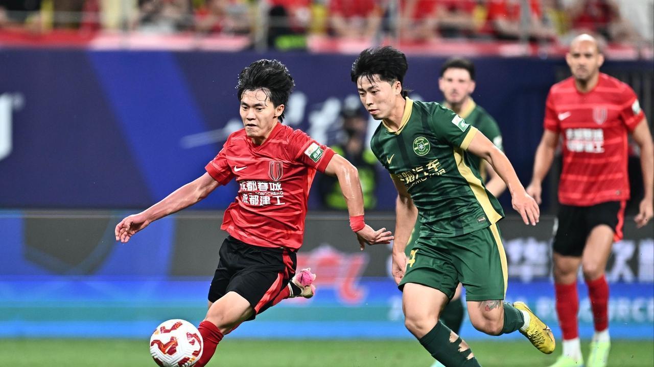 必看深度长文！伊万固执单后腰？球迷怒吼：罗德里单后腰都不行！