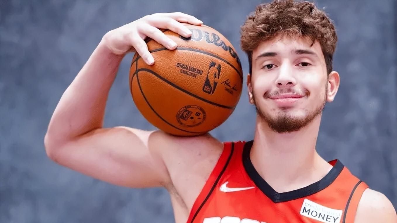 申京真成火箭老大了！能统治关键球，攻守蜕变打成持球大核！