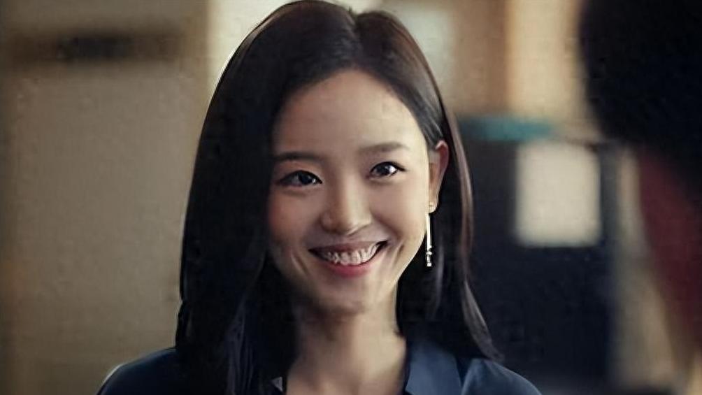 女生暗恋你，4个表现藏不住！