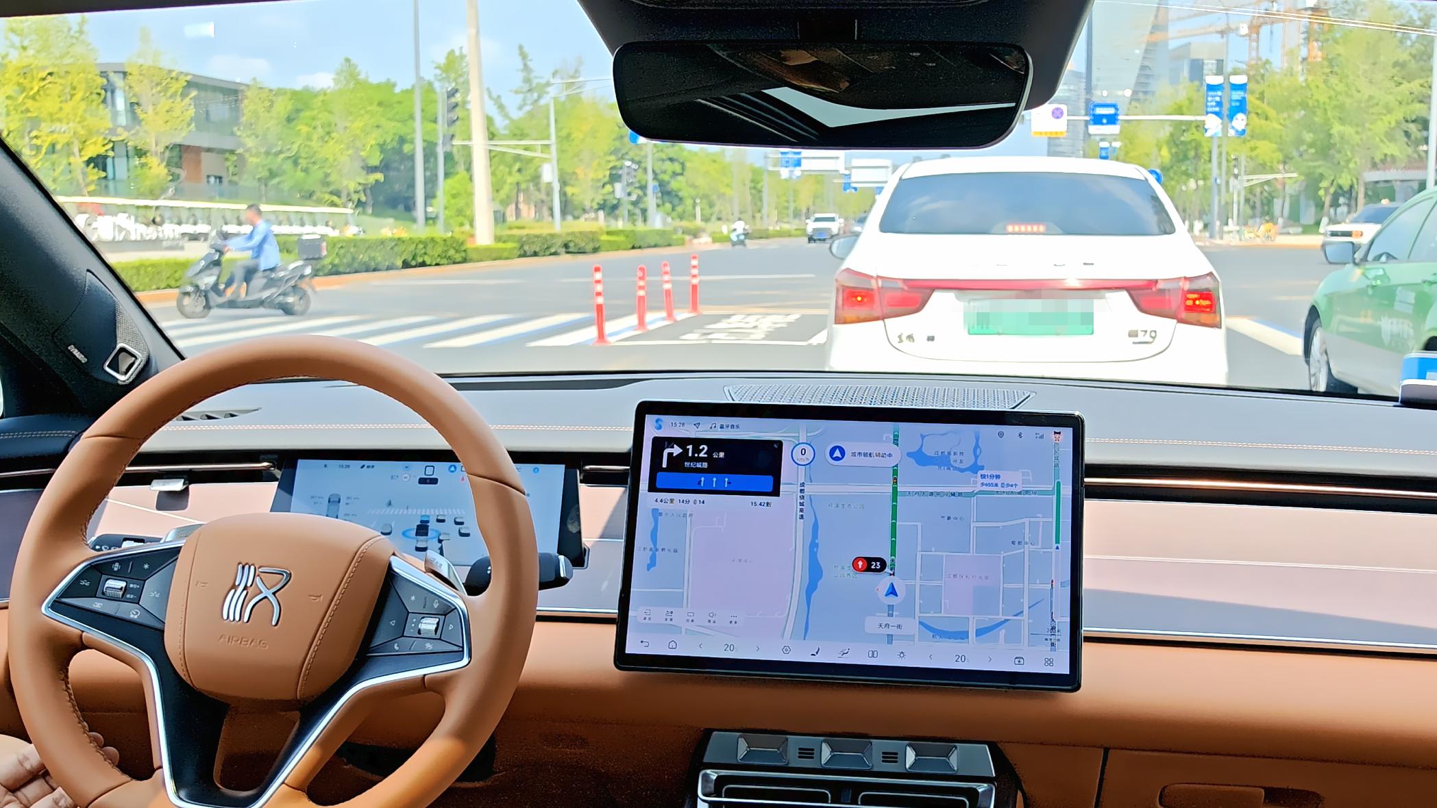 全新配色的汉L唐L：已解锁车位到车位领航辅助，19.48万起贵吗？