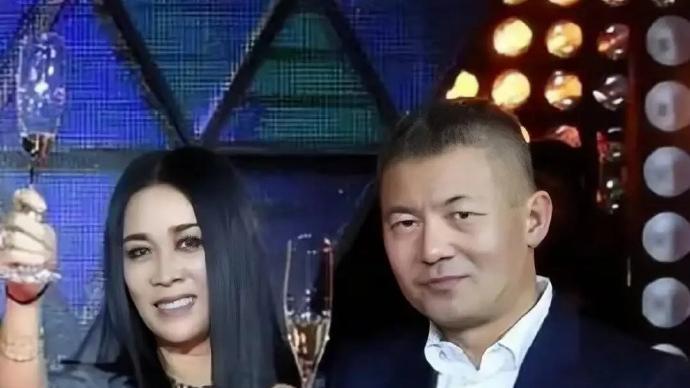 娱乐圈又开始乱了，那英都拉过来了，到底是给谁压热搜呢？小米的吗？还是？