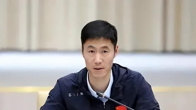 央视8分钟报道刘国梁宣布辞职离任，会上哭泣，四大弟子夸奖感谢