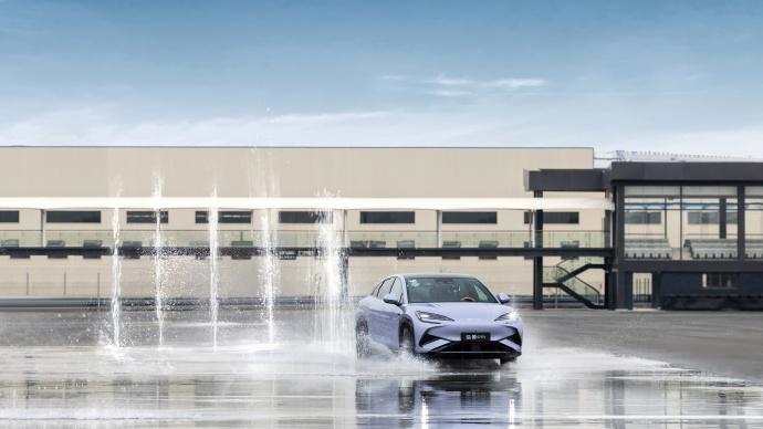 比亚迪赛车场开业！超壮观全地形太爽了