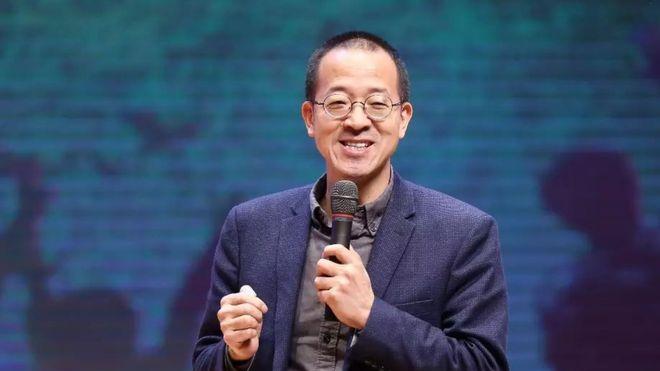 俞敏洪说：如果拼了命，英年早逝的话，和不那么拼命，而活到八九十岁，看到这个世界的变化