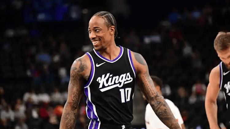 玩抽象的国王队，我们确实看不明白