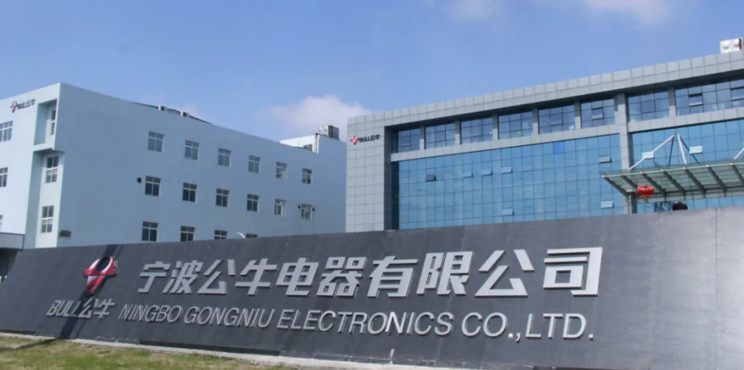 行业龙头转型失利，上市以来业绩首降