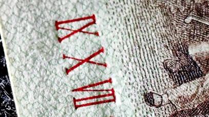 小时候随手花掉的1角纸币，如今能卖24万？别不信，真有人整捆拍出天价！