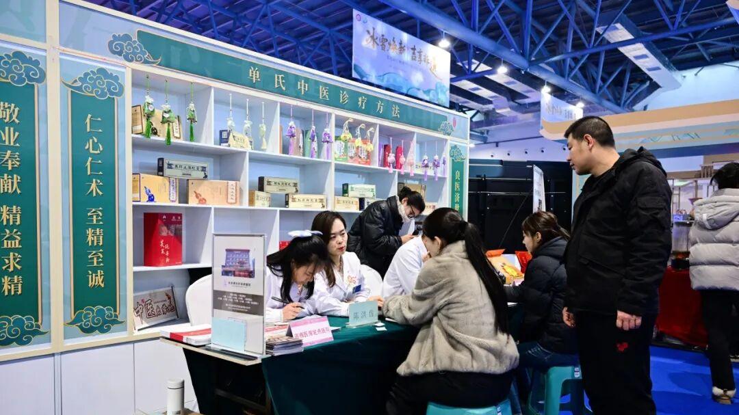 刷屏！啥情况？雪博会这里咋都是人→