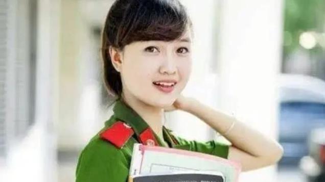 越南女兵身材苗条，漂亮温柔，但打起仗来，个个凶狠敏捷