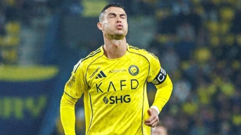 C罗“用背进球”！职业生涯第957球以罕见方式诞生