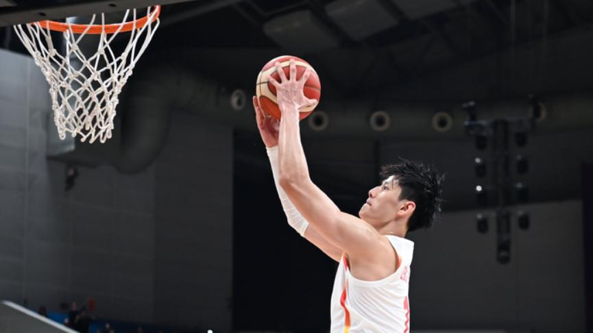 曾凡博被裁后还追寻NBA吗？回首钢绝不是最佳选择