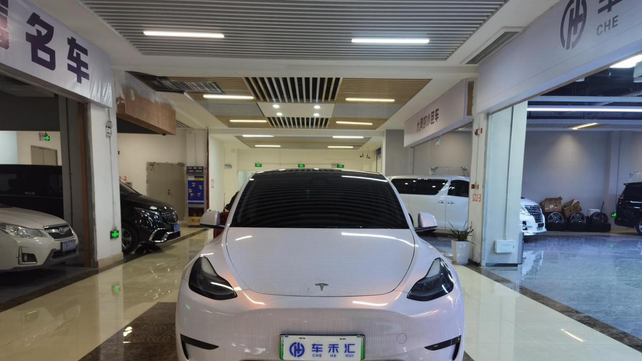 Model Y：2022款后驱，百公里加速6.9秒，18.9万体验电动超跑操控
