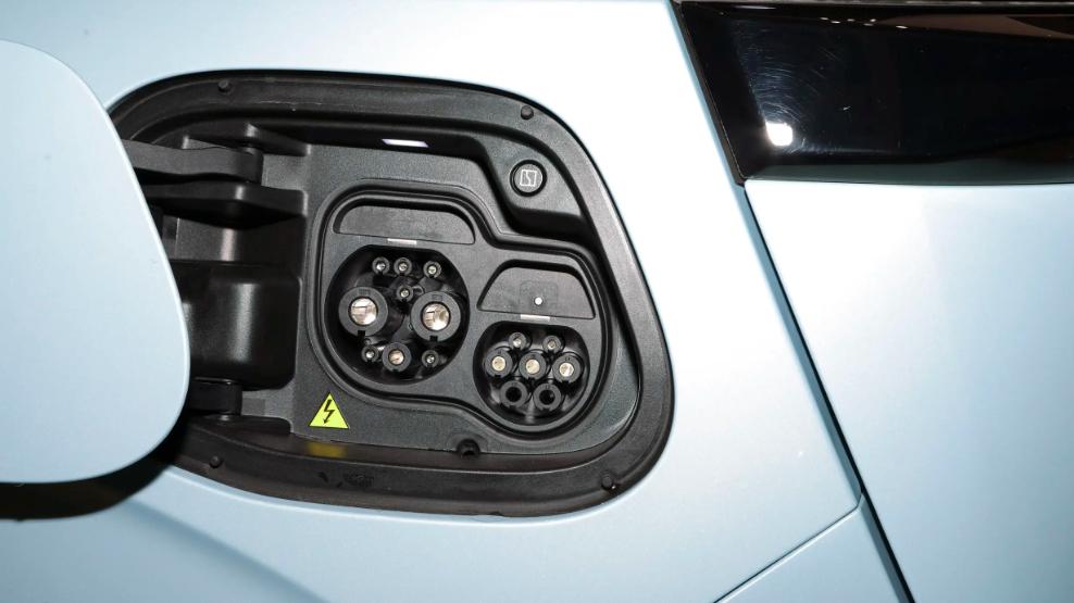 很冷门的中型MPV？27.99万起售，它满身“黑科技”