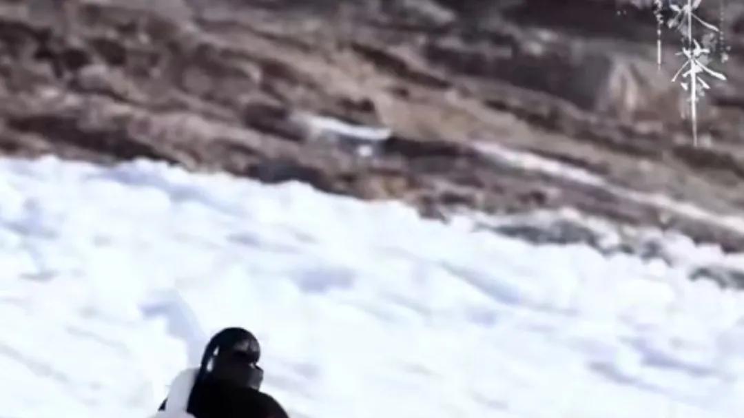 李昀锐冰湖重生路透文臣脸武将身，和黄曦彦青海雪地戴墨镜骑三轮