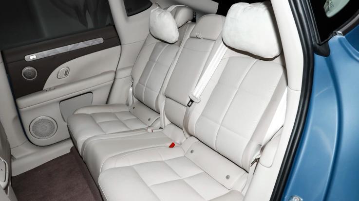 智己真着急了？LS6新增车型直接满配对标小米YU7，权益价22.99万