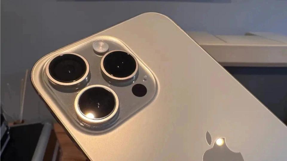 库克终于妥协，iPhone16ProMax也一降再降，256GB跳水2000元