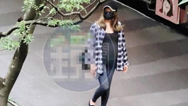 6月25日，台媒首公开许玮甯孕肚照，推测至少怀孕7个月以上