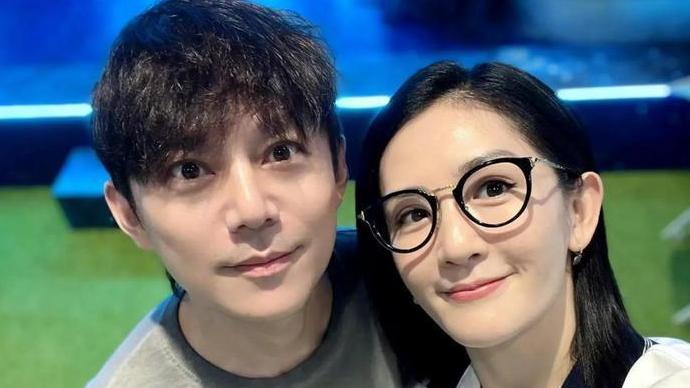 从芒果台一姐到转型阵痛，谢娜综艺女王如何破局重生？