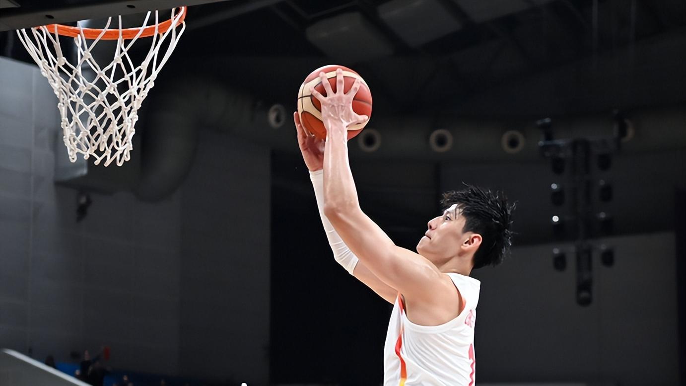 曝曾凡博收到澳联赛+NCAA邀请 除非首钢开高价否则不回CBA