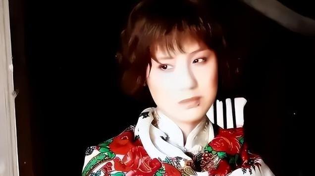 她长得太美被导演据为己有，同居27年无名无分，年仅63岁不治身亡