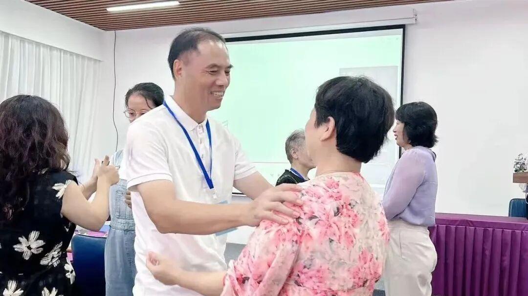 卢欣妤：14 岁娃爱冷战、摔东西？不是 “叛逆” 是长大！3 个小方法，平稳跨坎