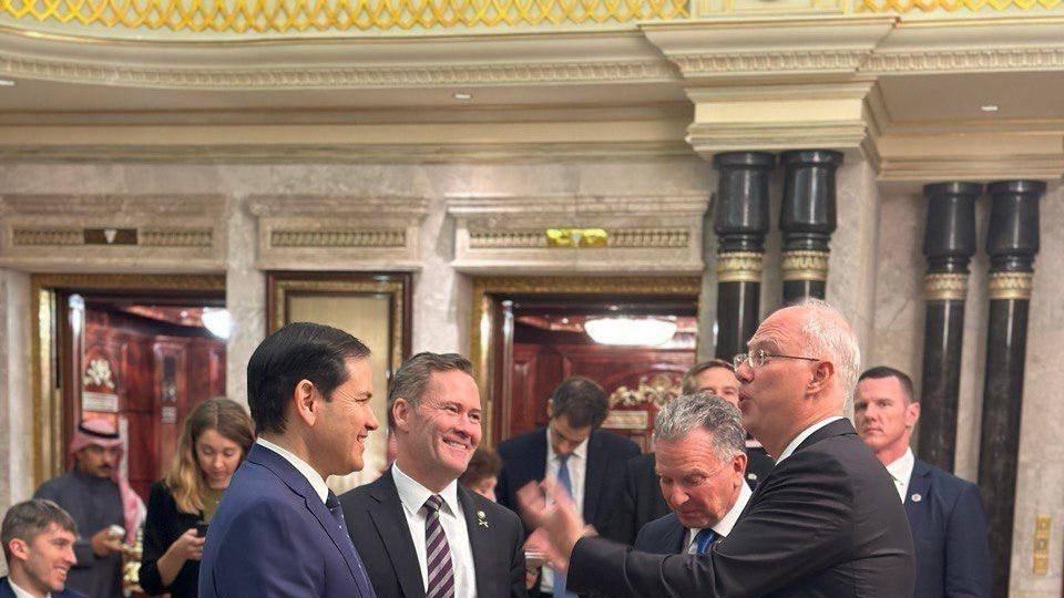 乌克兰动手了！美俄“分赃”谈判开始：欧洲舔狗鼎力军援却没资格