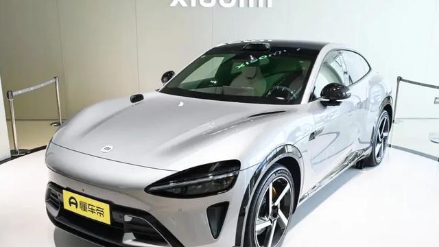 小米YU7白色实车亮相！九色军团，高阶智驾全家桶，月底价格揭晓