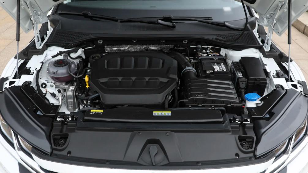 无框车门运动轿车，26款大众CC选买指南，哪款更值得冲？